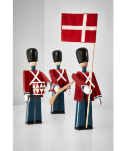 KAY BOJESEN FANEBÆRER LILLE MED TEKSTILFLAG